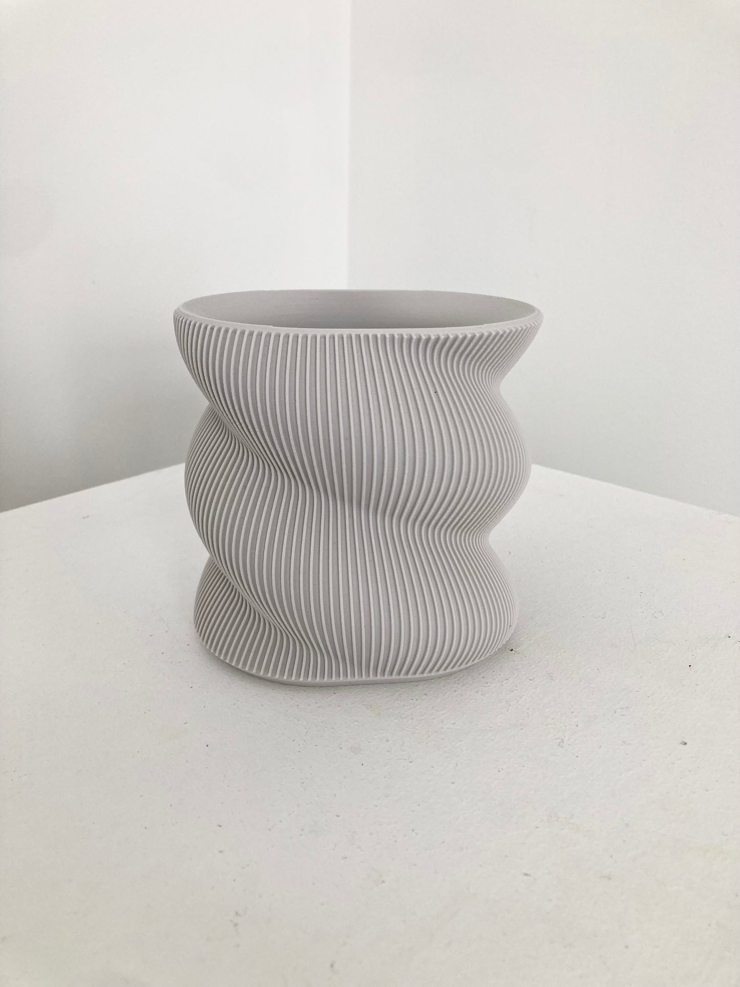 SWIRL MORNA VASE (SHORT)